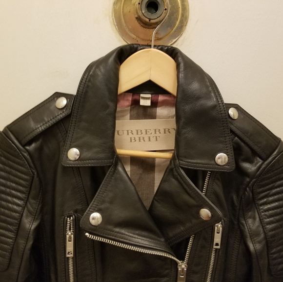 HOSTPICK!!! Burberry Jacket with Nova Check lining - Picture 6 of 14